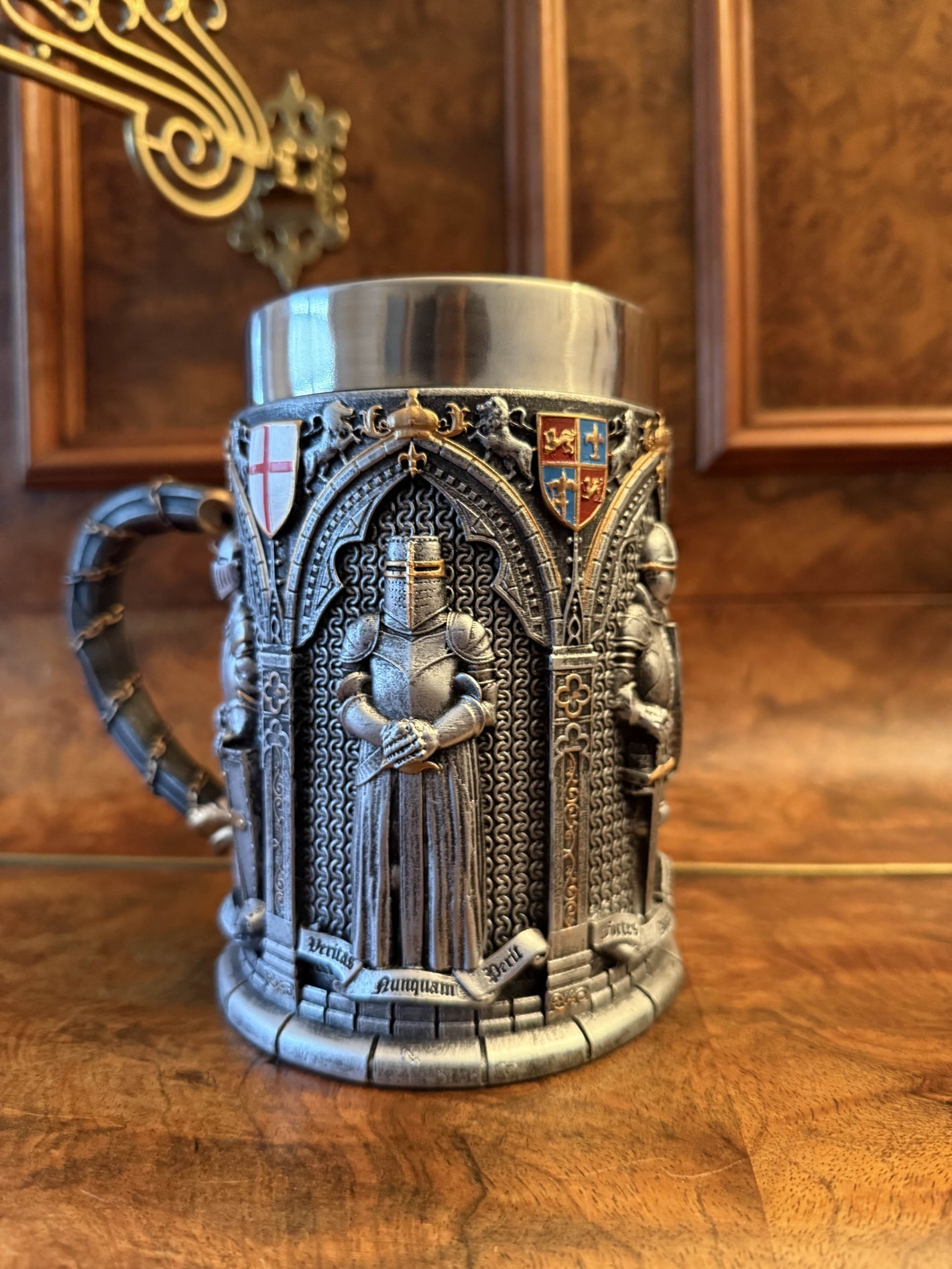 Retro-Handwerkskunst, eindringliches Erlebnis der Ritterlichkeit