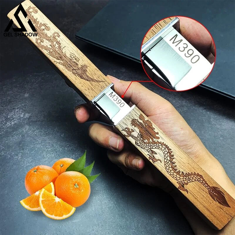 Exquisites gemustertes Messerset mit Holzgriff