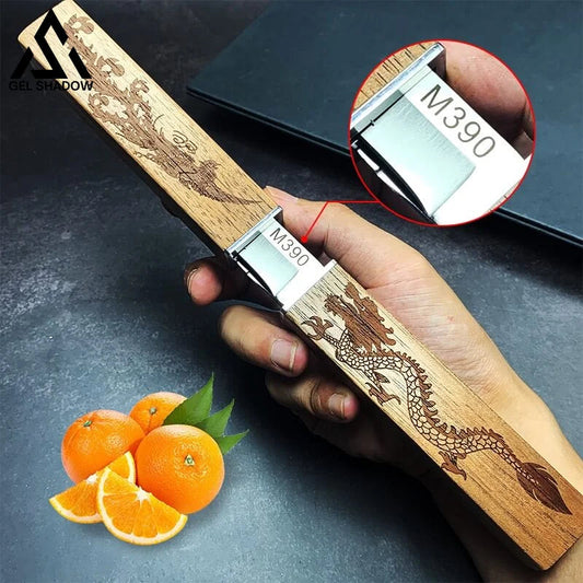 Exquisites gemustertes Messerset mit Holzgriff